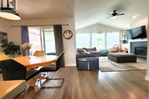 1040 Celia Crescent, Gibsons, BC V0N1V7 Photo 4