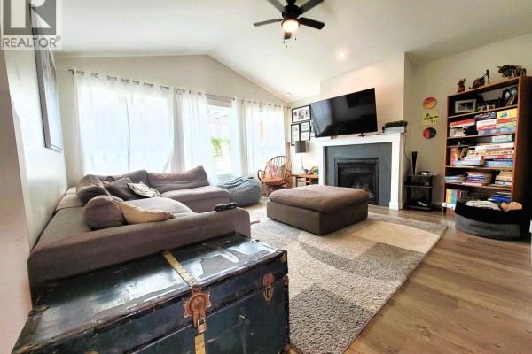 1040 Celia Crescent, Gibsons, BC V0N1V7 Photo 5