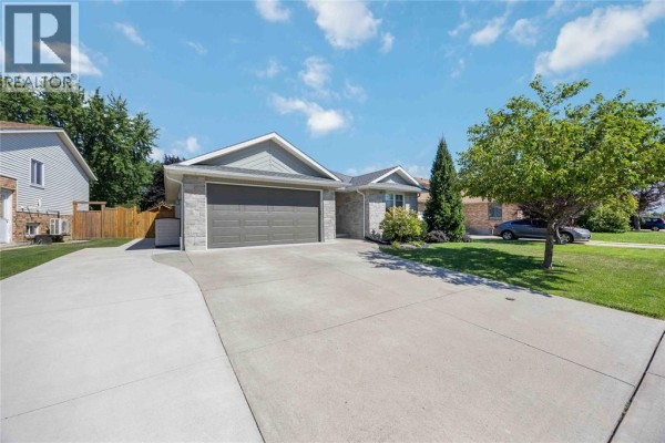 1040 Finch Drive, Sarnia, ON, photo 3
