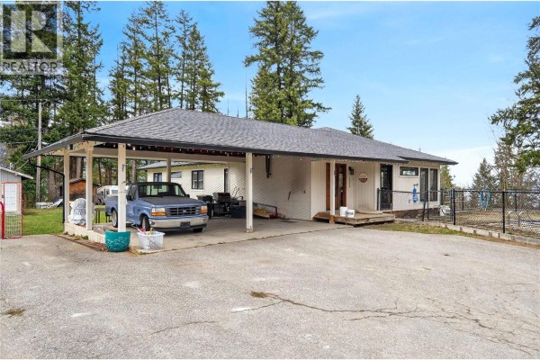 1040 Old Auto Road Se, Salmon Arm, BC, photo 2