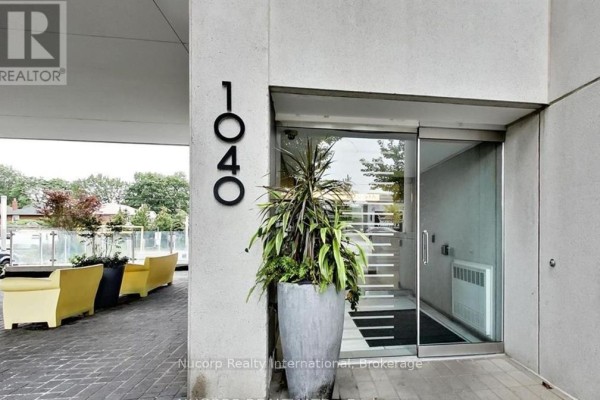 1040 The Queensway, Toronto, ON M8Z0A7 Photo 3