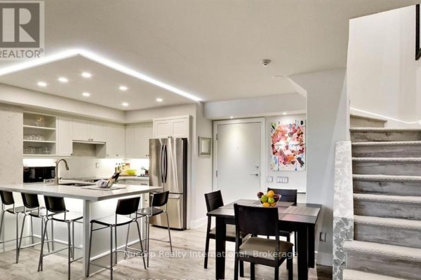 1040 The Queensway, Toronto, ON M8Z0A7 Photo 5