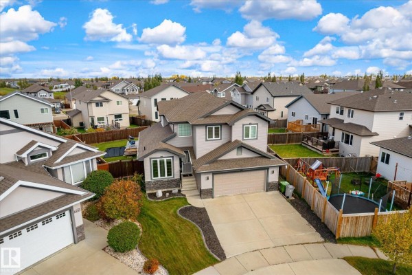 Den - 10405 98 St, Morinville, AB T8R0B7 Photo 5