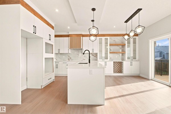 Kitchen - 10406 104 St, Morinville, AB T8R0C9 Photo 3