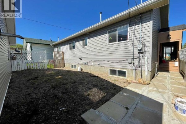 10409 106 Street, High Level, AB, photo 2