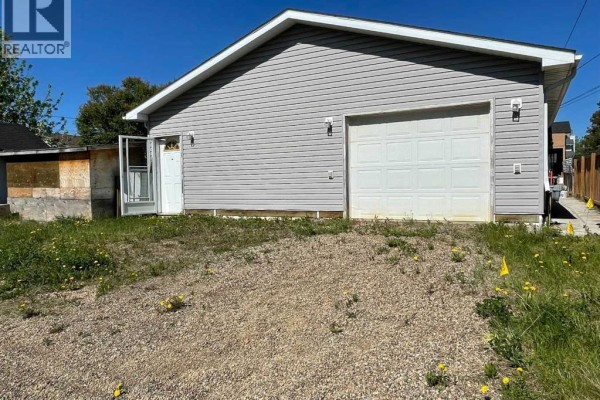 10409 106 Street, High Level, AB, photo 3