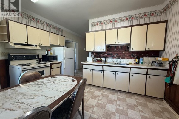 Bedroom - 1040a 49 Highway, Dawson Creek, BC V1G4L1 Photo 4