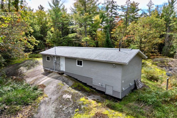 1041 Holiday Park Drive, Bracebridge, ON P1L1W9 Photo 5