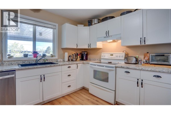 3pc Bathroom - 1041 Middleton Way Unit# 102, Vernon, BC V1B2N3 Photo 4
