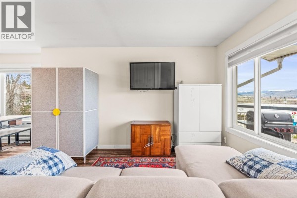 Living room - 1041 Middleton Way Unit# 204, Vernon, BC V1B2N3 Photo 5