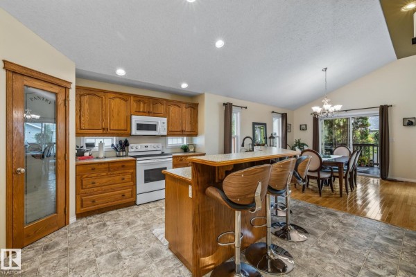 Dining room - 10411 95 St, Morinville, AB T8R0A2 Photo 2