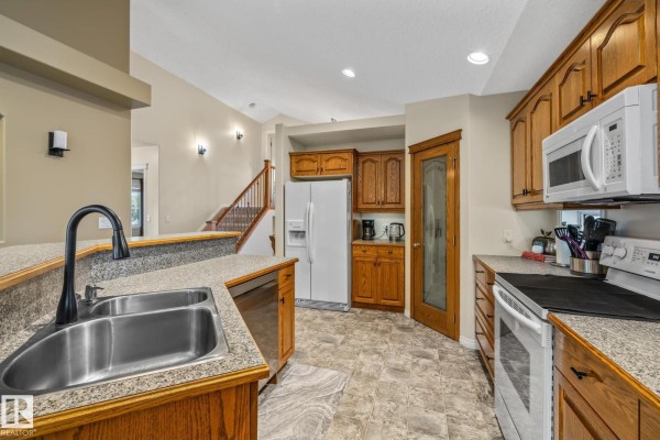 Family room - 10411 95 St, Morinville, AB T8R0A2 Photo 4