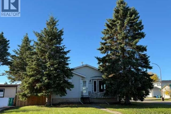 Residential for sale at 10415 107 Avenue, High Level, AB - MLS® 43tGKy