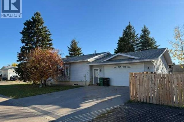10415 107 Avenue, High Level, AB, photo 2