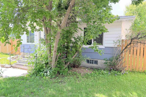 Kitchen - 10416 100 Av, Westlock, AB T7P1T6 Photo 2