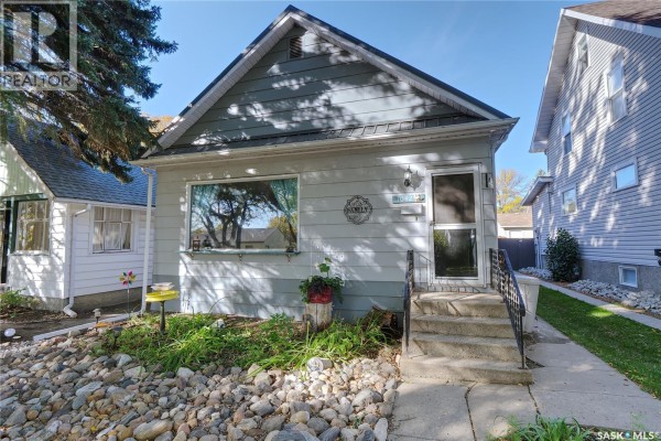 1042 Algoma Avenue, Moose Jaw, SK, photo 2