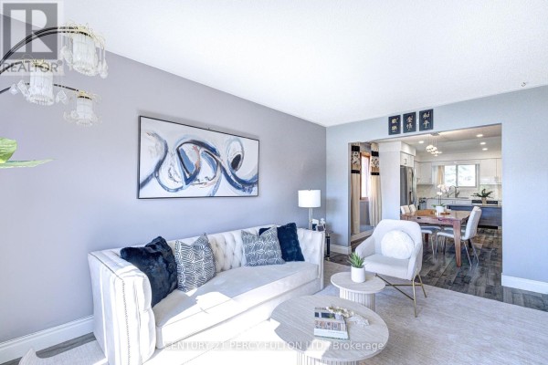 Family room - 1042 Wetherby Lane, Mississauga, ON L4W4R8 Photo 5