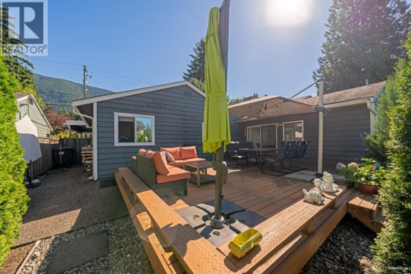 1043 Belvedere Drive, North Vancouver, BC V7R2C6 Photo 4