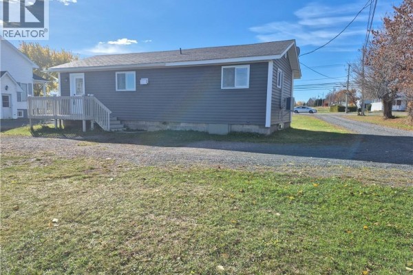 Mud room - 1043 Route 134, Petit Rocher Sud, NB E8J1B8 Photo 2