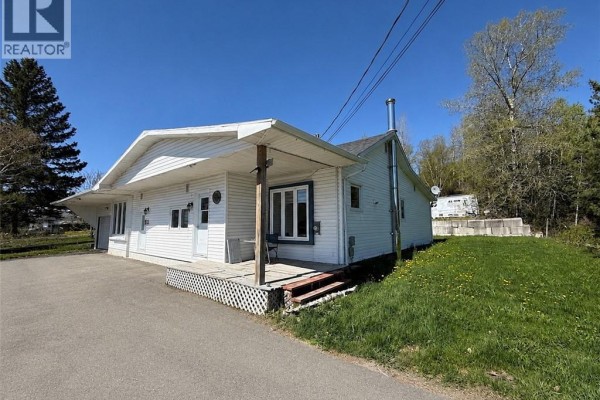 Kitchen/Dining room - 1043 Victoria Street, Edmundston, NB E3V3T6 Photo 5