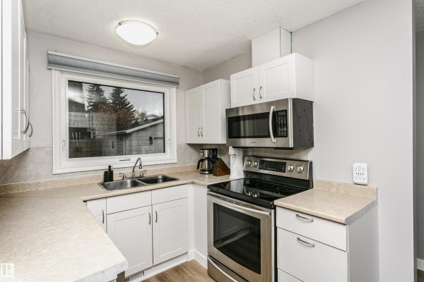 Primary Bedroom - 10435 35a Av Nw, Edmonton, AB T6J2H1 Photo 5