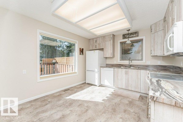 Primary Bedroom - 10439 14 Av Nw Nw, Edmonton, AB T6J5R7 Photo 5