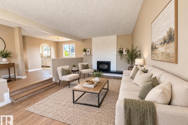 Family room - 10439 36a Ave Nw, Edmonton, AB T6J2H7 Photo 4