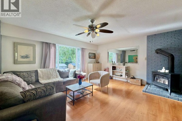 1044 Fircrest Road, Gibsons, BC V0N1V4 Photo 5