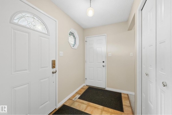 Family room - 10440 16 Avenue Nw, Edmonton, AB T6J5N8 Photo 4