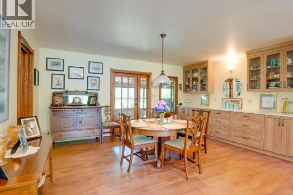 Primary Bedroom - 10440 Kelly Creek Road, Powell River, BC V8A0P1 Photo 4