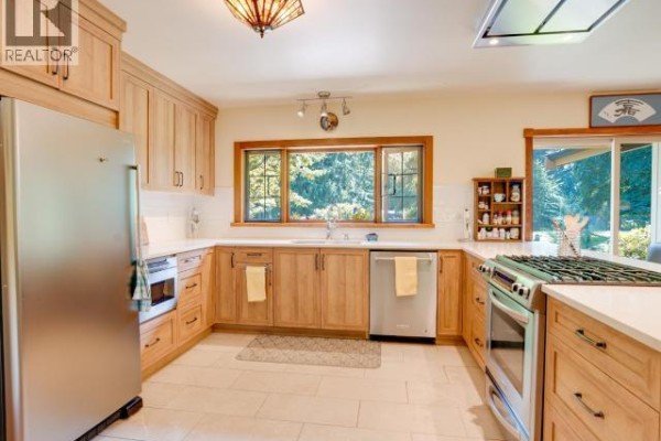 3pc Bathroom - 10440 Kelly Creek Road, Powell River, BC V8A0P1 Photo 5
