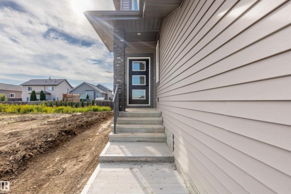 10458 104 St, Morinville, AB, photo 3