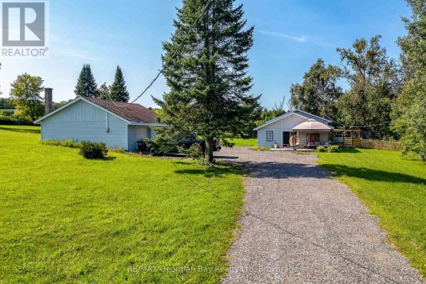 1046 Henry Street, Tay, ON, photo 2