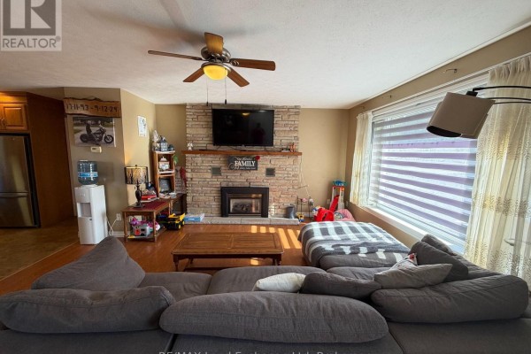 Kitchen - 1046 Vogt Street, Howick, ON N0G2X0 Photo 4