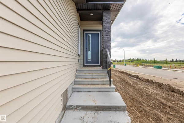 10462 104 St, Morinville, AB, photo 3