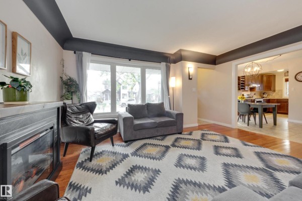 Family room - 10466 159 St Nw, Edmonton, AB T5P3A7 Photo 4