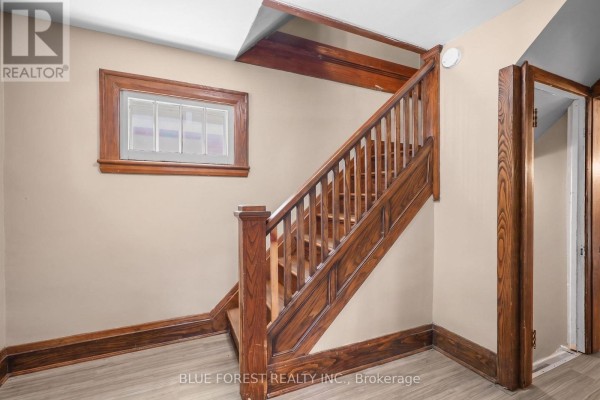 Foyer - 1047 Patricia Street, London East, ON N6A3V3 Photo 4