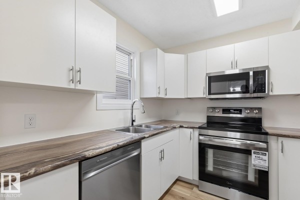 Primary Bedroom - 10475 24 Av Nw, Edmonton, AB T6J4S2 Photo 4