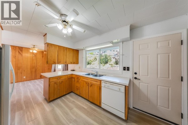 1048 Christie Road, Montrose, BC, photo 2