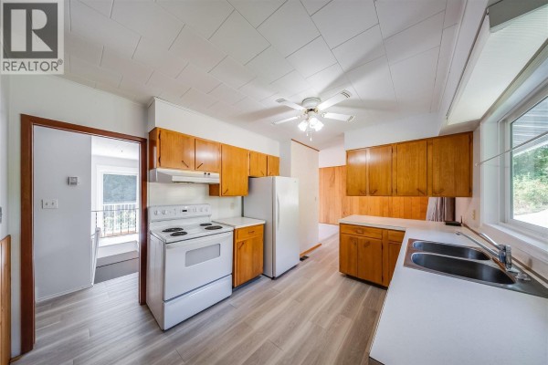 1048 Christie Road, Montrose, BC, photo 3