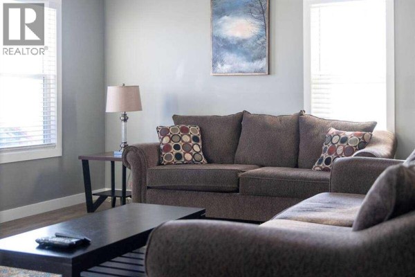 1048 Elk Avenue, Pincher Creek, AB T0K1W0 Photo 5