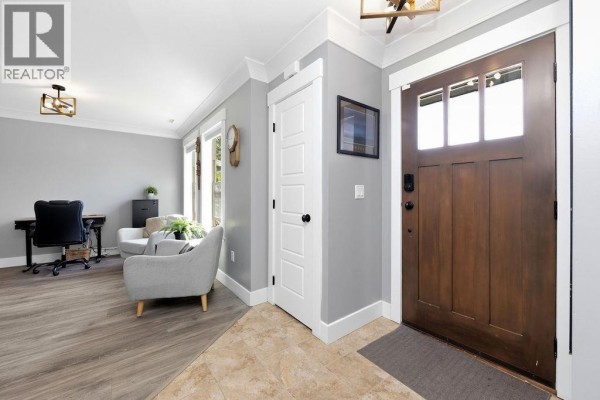 1048 Woodsworth Road, Gibsons, BC V0N1V7 Photo 4