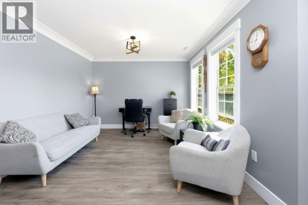 1048 Woodsworth Road, Gibsons, BC V0N1V7 Photo 5