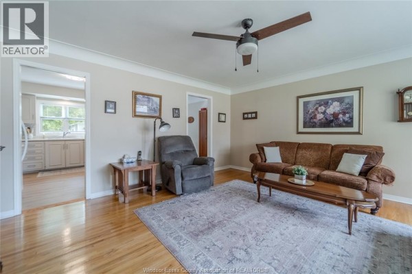 Laundry room - 1049 Buckingham Road, Windsor, ON N8S2E2 Photo 4