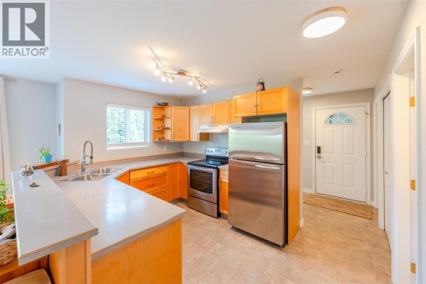 Foyer - 1049 Churchill Avenue Unit# 101, Penticton, BC V2A9A7 Photo 5