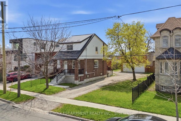 1049 Glencairn Avenue, Toronto, ON M6B2B1 Photo 4