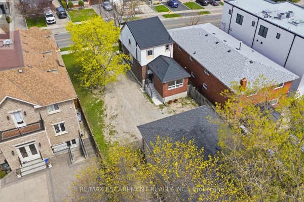 1049 Glencairn Avenue, Toronto, ON M6B2B1 Photo 5