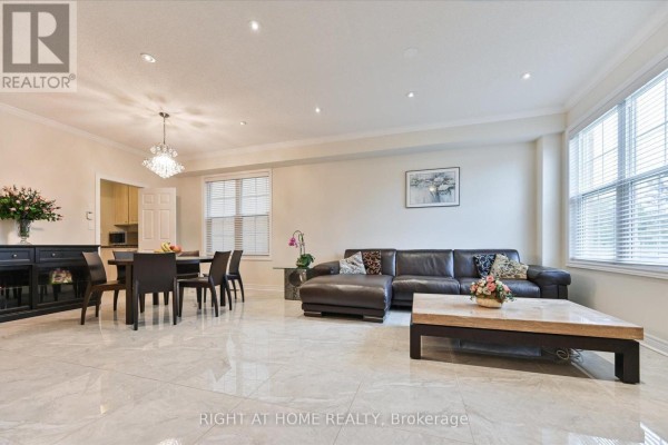 Family room - 10490 Victoria Square Boulevard, Markham, ON L6C0A4 Photo 3