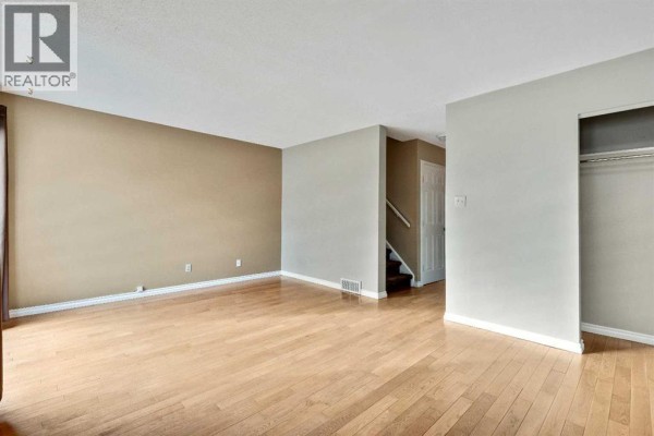 105, 107 Elm Place, Okotoks, AB, photo 2