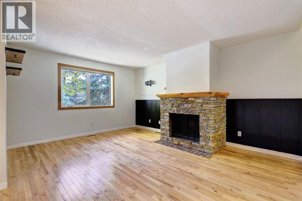 Bedroom - 105, 200 Three Sisters Drive, Canmore, AB T1W2M1 Photo 3